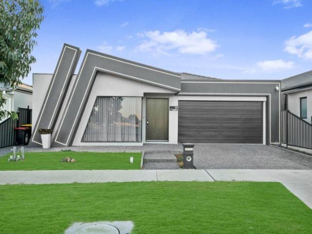 2 Master ! 4 Toilet ! 3 Bath ! Lake Facing ! Craigieburn Side Mickleham !