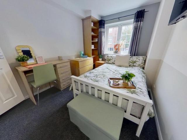 2 Matlock Court, Nottingham 5 bed terraced house to rent £3,142 pcm £725 pw