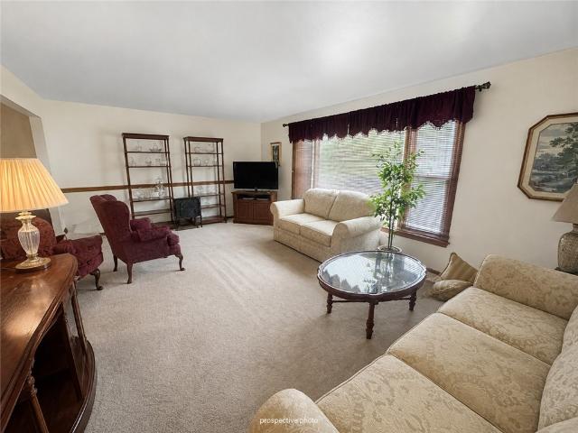 2 Meadow Dr