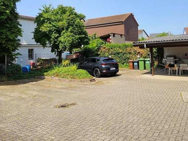 2 Mehrfamilienhäuser auf einem großen Grundstück