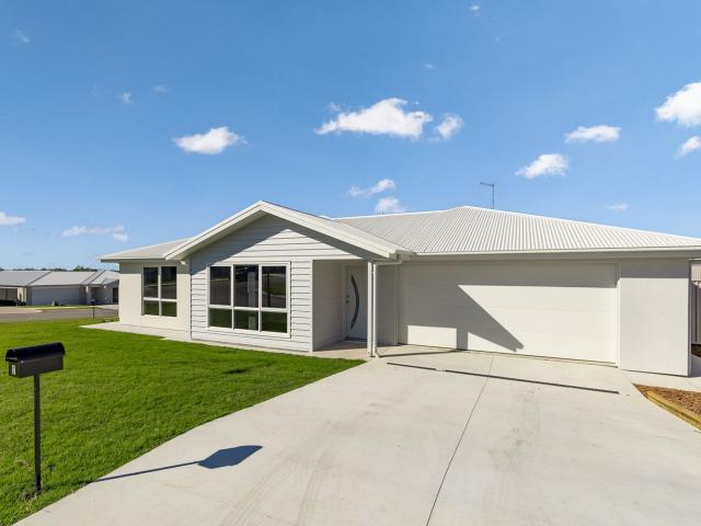 2 Mellong Way, NIKENBAH, QLD 4655