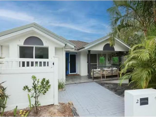 2 Melrose Place, KORORA House for rent Listed by Zoe Hanna of.