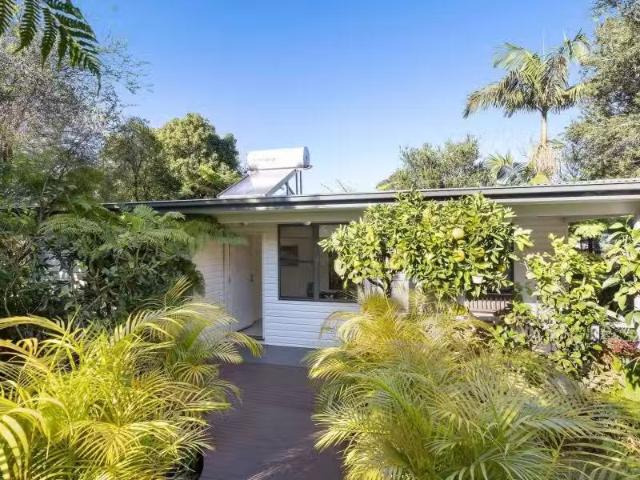 2 Merrenburn Avenue, Naremburn House for rent Listed by Emily.