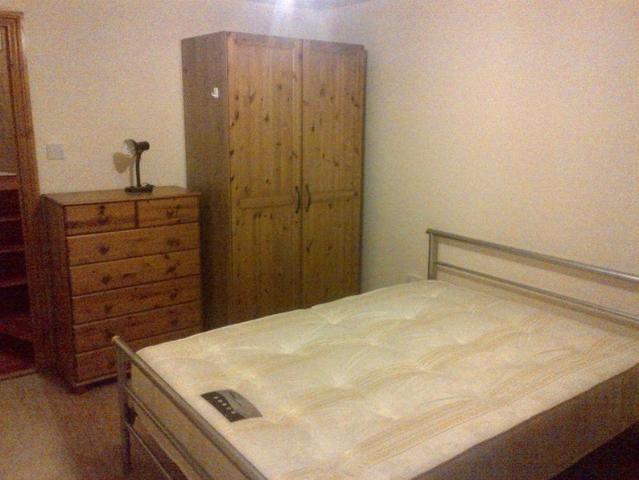 2 Min Walk to Tube. Lge 1 Bed Flat. Gas &Water Inc