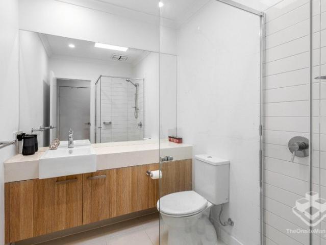 2 mins Walk to Westfield and North Lakes Town Centre 2 Bed Townhome, Prestigious Sola Complex