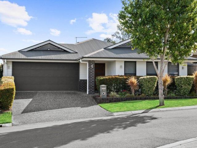 2 Minute Walk from Coles + Immaculate Condition