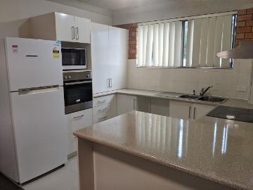 2 minute walk to UQ Furnished + Modern