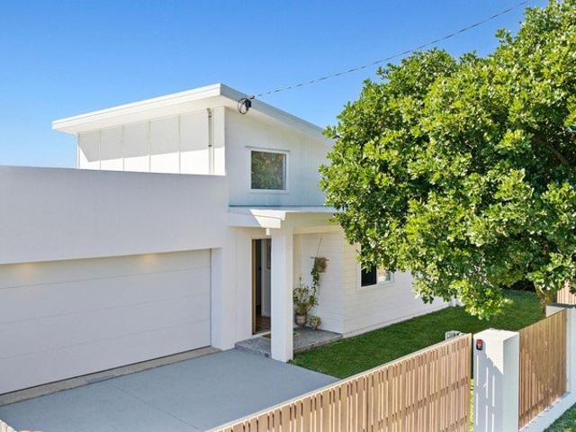 2 Minutes to the Beach Coastal Living with Dual Living Flexibility