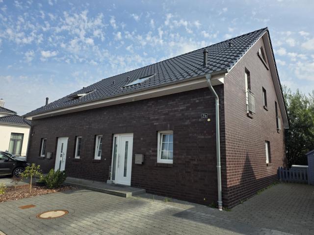 2 moderne Doppelhaushäften, mit Ausbaureserve