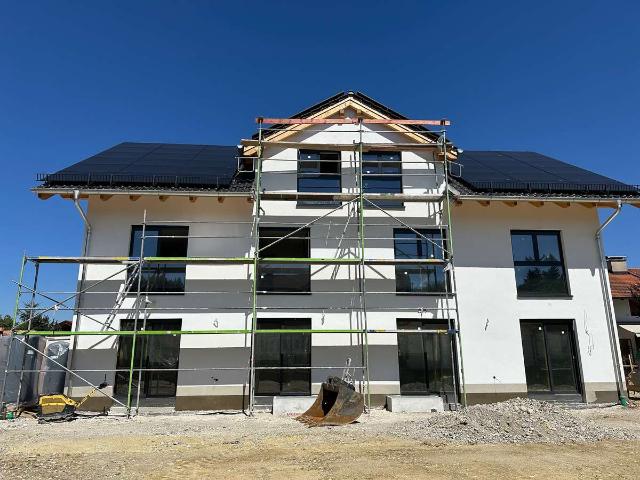 2 moderne Neubau Doppelhaushälften Erstbezug mit Garten