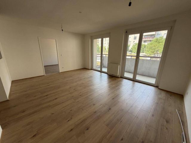 2 Monate mietfrei! Großzügige 2 Zimmer Genossenschaftswohnung mit Balkon und neuer Küche! unbefristeter Mietvertrag