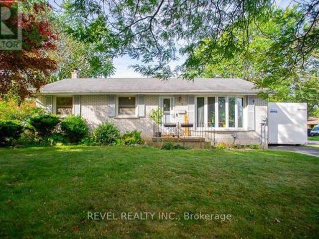 2 Morning Dew Drive, Brantford, ON, N3R 3P2 house for sale | Listing ID X13812 | Royal LePage