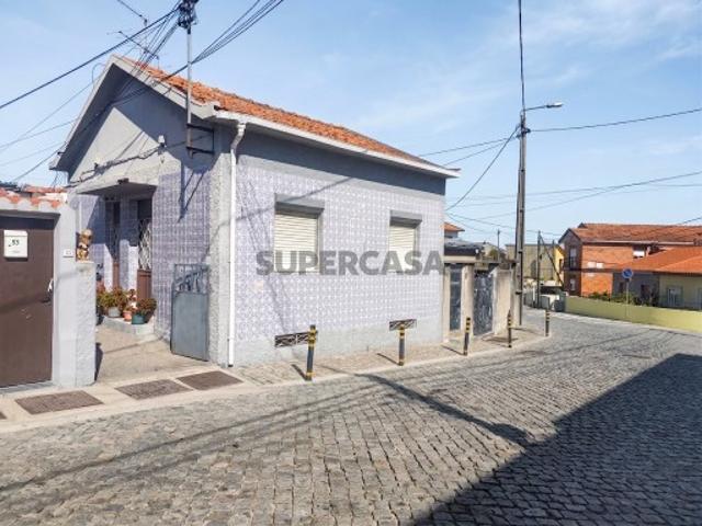 2 Moradias com Ilha Guifões