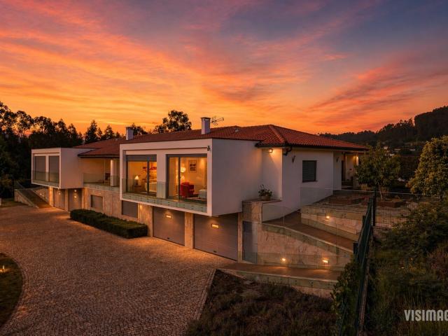 2 Moradias de Luxo com vistas panorâmicas incríveis | Arcos. 405m² Vale São Cosme