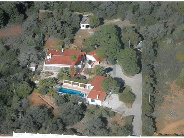 2 moradias independentes com piscina na Goldra de Baixo Lo. 367m² Loulé são clemente