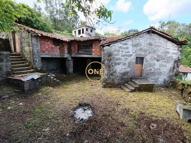 2 Moradias P/ Reconstrução em Passô Vila Verde