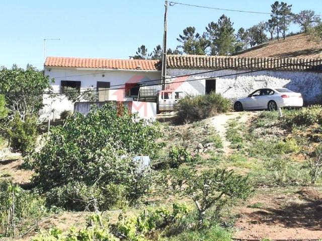 2 moradias para renovar com terreno Loulé 172m² Salir