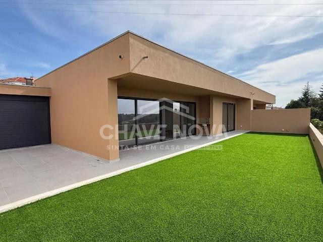 2 Moradias Térras Geminadas em Escapães. Fase final de construção. Amplas áreas, c/ terraço