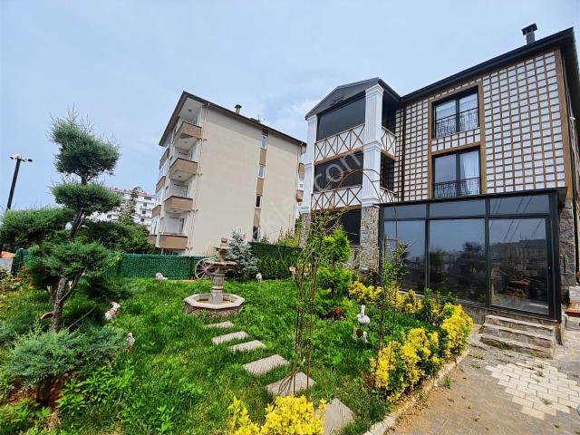 2 Nolu Bostancı'da Manzaralı Satılık 4+2 Tripleks Villa