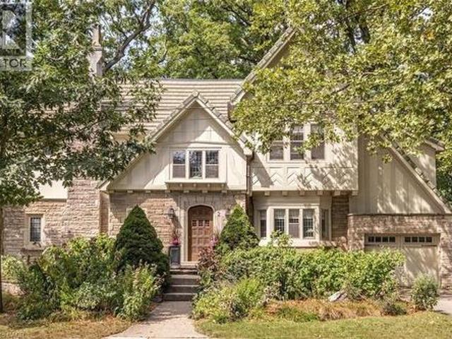 2 Oak Knoll Drive, Hamilton, ON, L8S 4C3 house for sale | Listing ID 40864 | Royal LePage