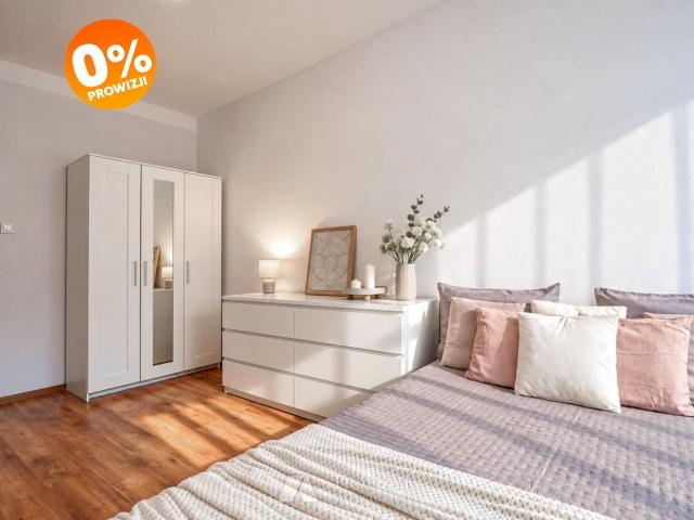 2 oddzielne pokoje Balkon Duża kuchnia Wysoka