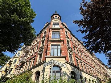 2. OG mit Lift Balkon an der KÃ¼che nur Wohnzi. straÃenseitig!