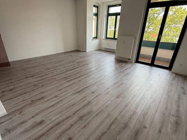 2. OG / hochwertig saniert ! / Wanne / in ruhiger Lage frei sofort
