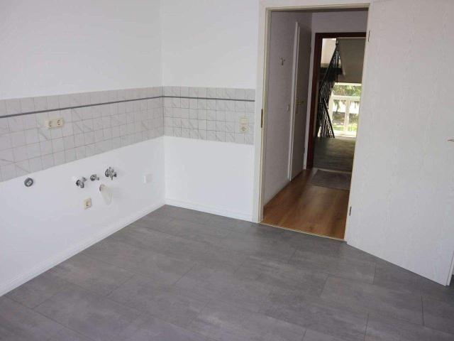 2. OG / Laminat / Bad mit Dusche ruhige Lage ! Frei ab 1.12.26