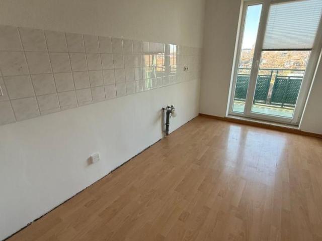 2. OG Laminat Balkon an der Küche mit Blick ins Grüne u.v.m