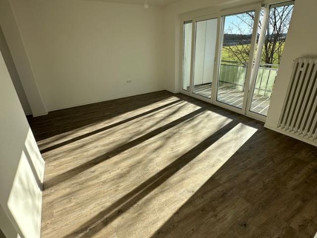 2. OG / 3,5 Zimmer mit Balkon frisch saniert