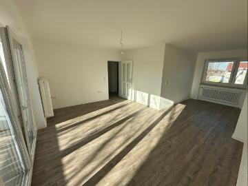 2. OG / 3,5 Zimmer mit Balkon frisch saniert
