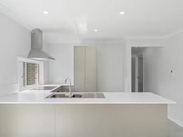 2 Olympus Drive, White Rock, QLD 4306