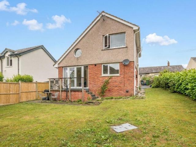 2 Oriel House, 12 Priory Lane. 1 bed flat to rent £750 pcm £173 pw