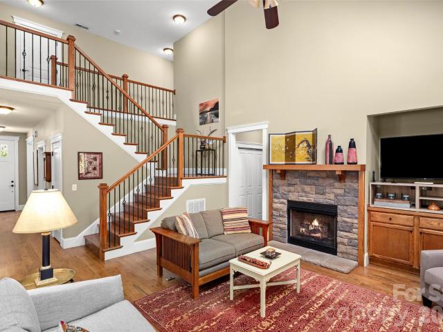 2 Ayr Court