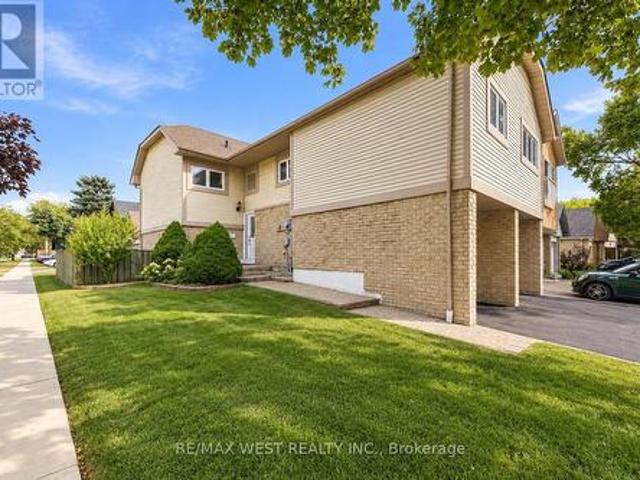 2 Ackrow Court, Toronto, ON, M9C 5C4 house for sale | Listing ID W13937 | Royal LePage