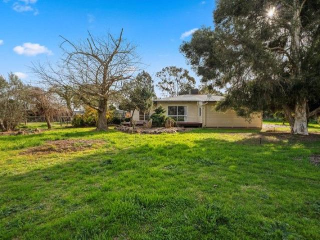 2 Acre Lifestyle Property