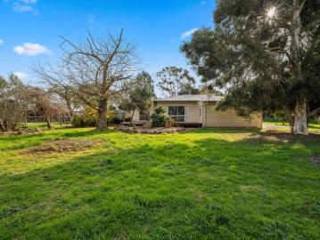 2 Acre Lifestyle Property