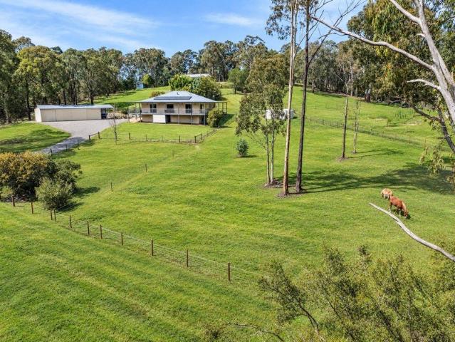 2 acres a short stroll from the Jamieson River and township