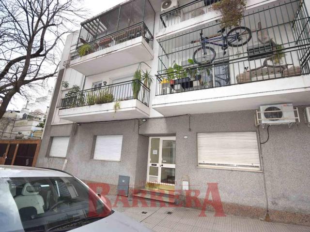 2 Amb semi amoblado 2° por escalera