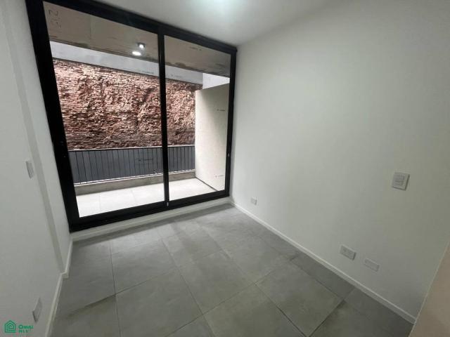 2 AMBIENTES A ESTRENAR CON BALCÓN Y PARRILLA – PLANTA BAJA FLORES