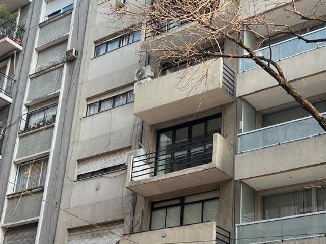2 ambientes en Recoleta, Peña 2200 entre Azcuénaga y Uriburu. APTO CRÉDITO