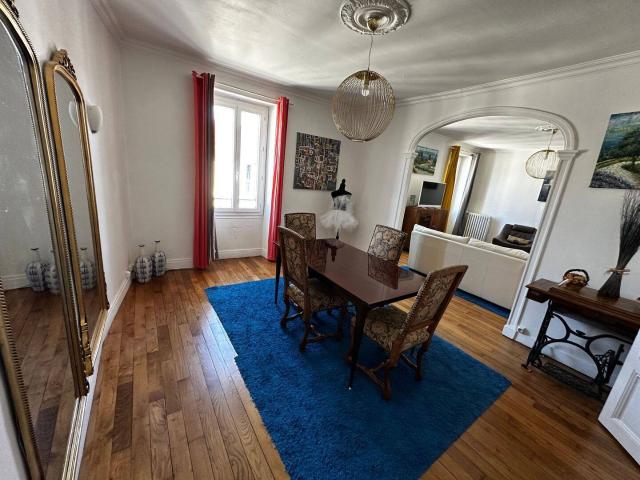 2 appartements en duplex meublés séparés idéal pour famille pour ados ou pour faire un bureau pour télétravail loyer 2600€
