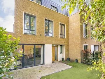 2 Ashchurch Grove, London, W12 9BT, United Kingdom | 5 bed duplex for rent #136167522 | Rentberry