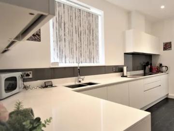 2 Ashchurch Grove, London, W12 9BT, United Kingdom | 5 bed house for rent #127310449 | Rentberry