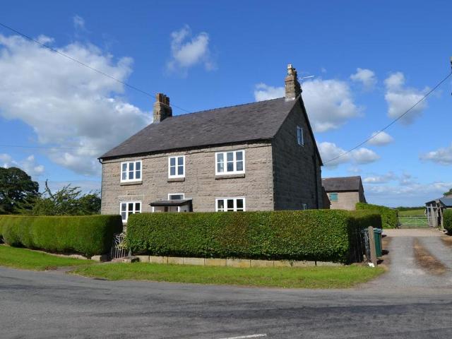2, Ashtons Cross House Hampton. 4 bed semi detached house to rent £1,650 pcm £381 pw