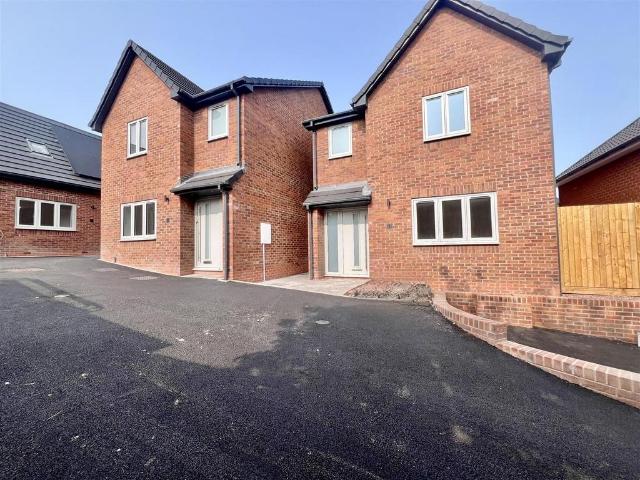 2 Bull Lane, Link Road, Wombourne 3 bed house to rent £1,600 pcm £369 pw