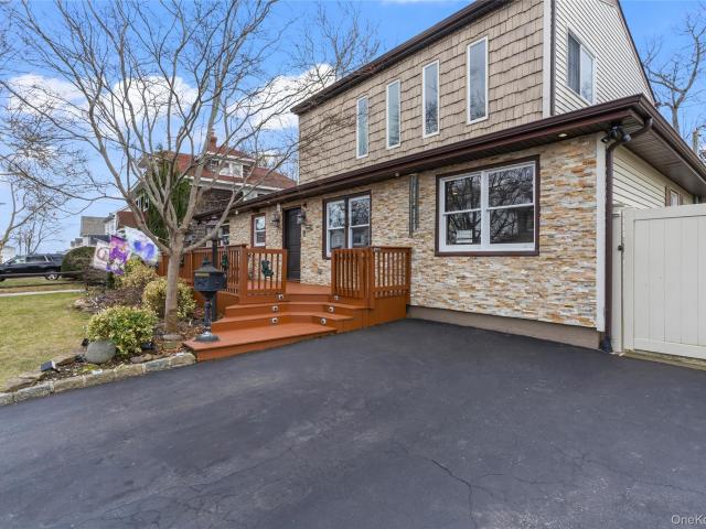 2 Burnett Ave, Bay Shore, NY 11706 | MLS #971694