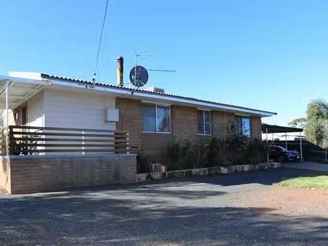 2 Bachelor Avenue, Kambalda East, WA 6442