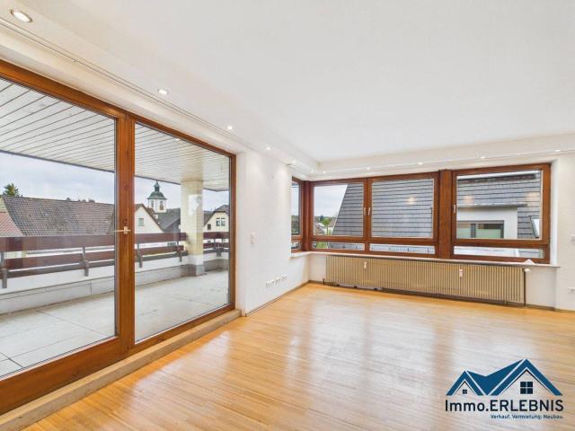 2 Balkone | 112 m² 4,5 Zi| modernisiert | Aufzug | TG Stellplatz | zentrale Lage in KirchheimTeck