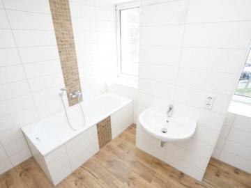 2 Balkone / Wanne & Dusche / Fenster mit Bad